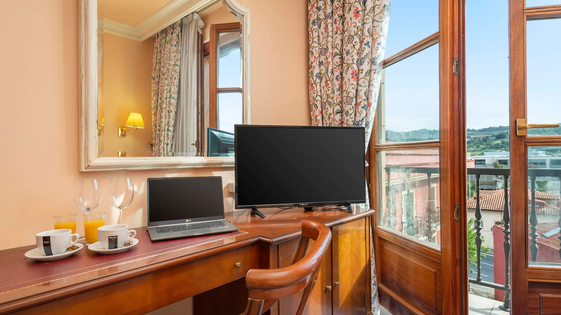 Tryp Bilbao Sondika Hotel contacts
