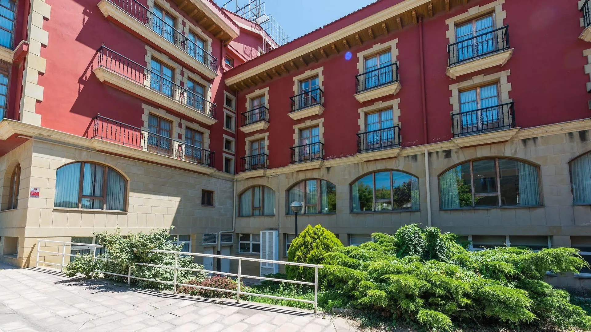 Tryp Bilbao Sondika Hotel 3*,